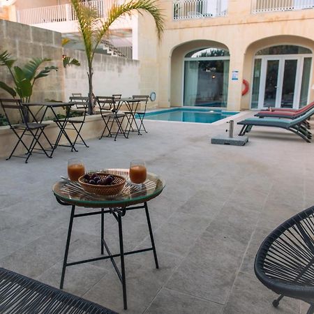 ビクトリア The Carob Tree Bed & Breakfast エクステリア 写真