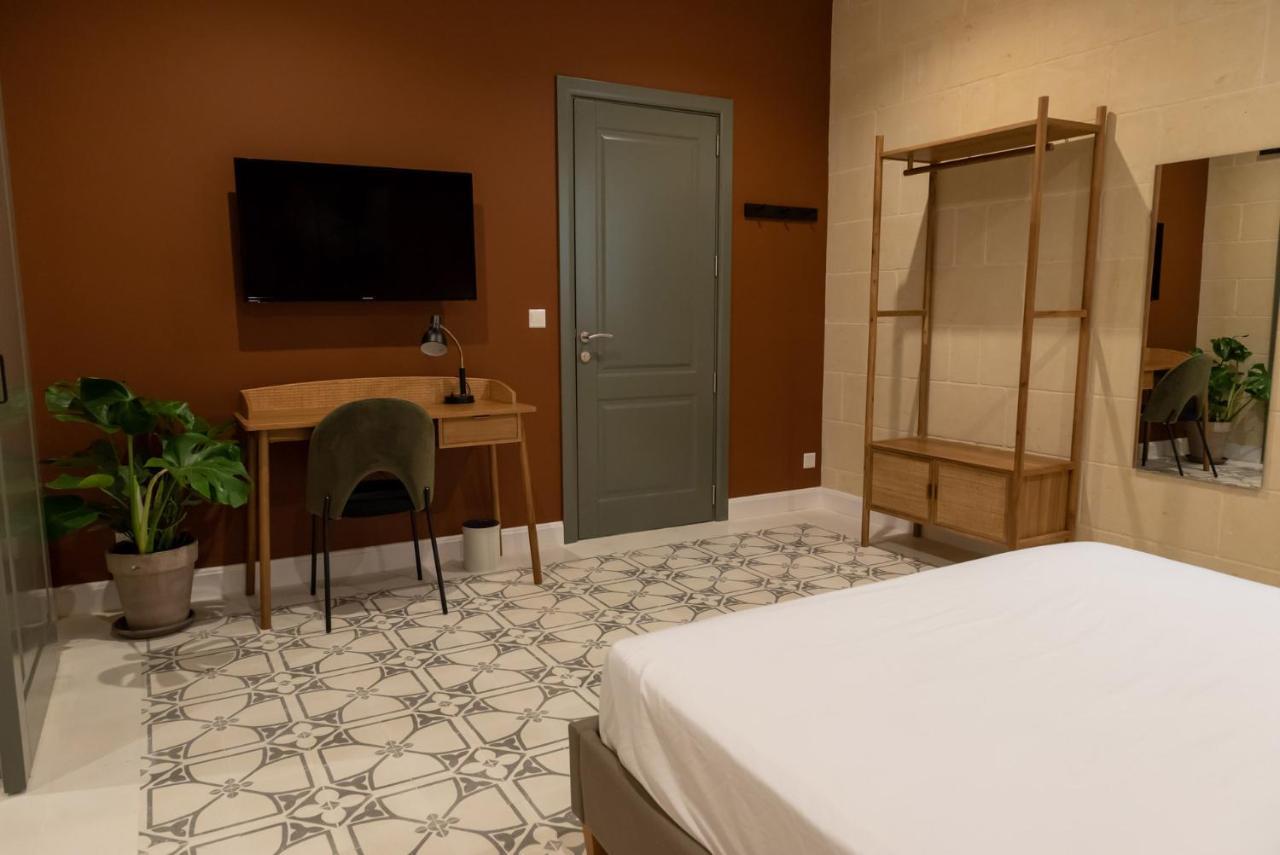 ビクトリア The Carob Tree Bed & Breakfast エクステリア 写真