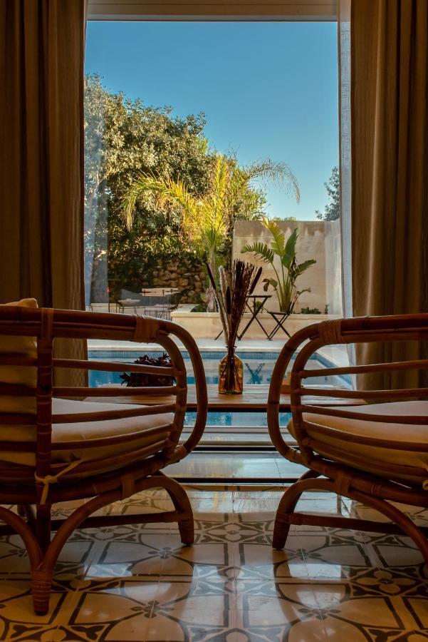 ビクトリア The Carob Tree Bed & Breakfast エクステリア 写真